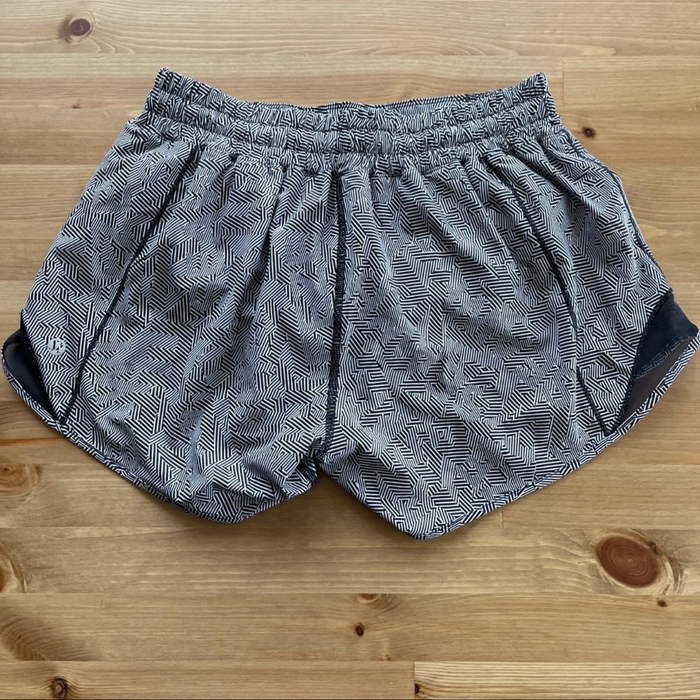 Lululemon Seawheeze 2020 White Black Hotty Hot Shorts 4" Size 6 W7BF2T